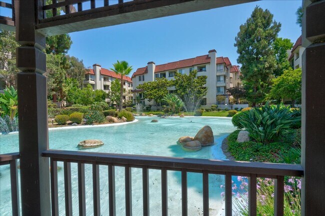 Building Photo - Resort Like Living 2 Master Suites Condo F...