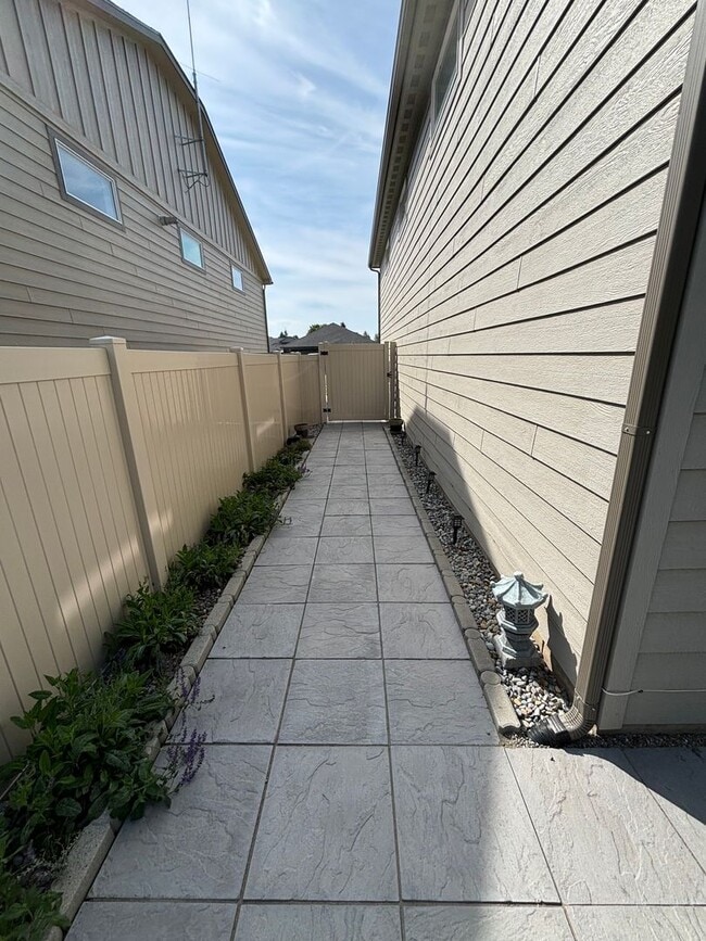 Building Photo - 3624 N Britton Rd