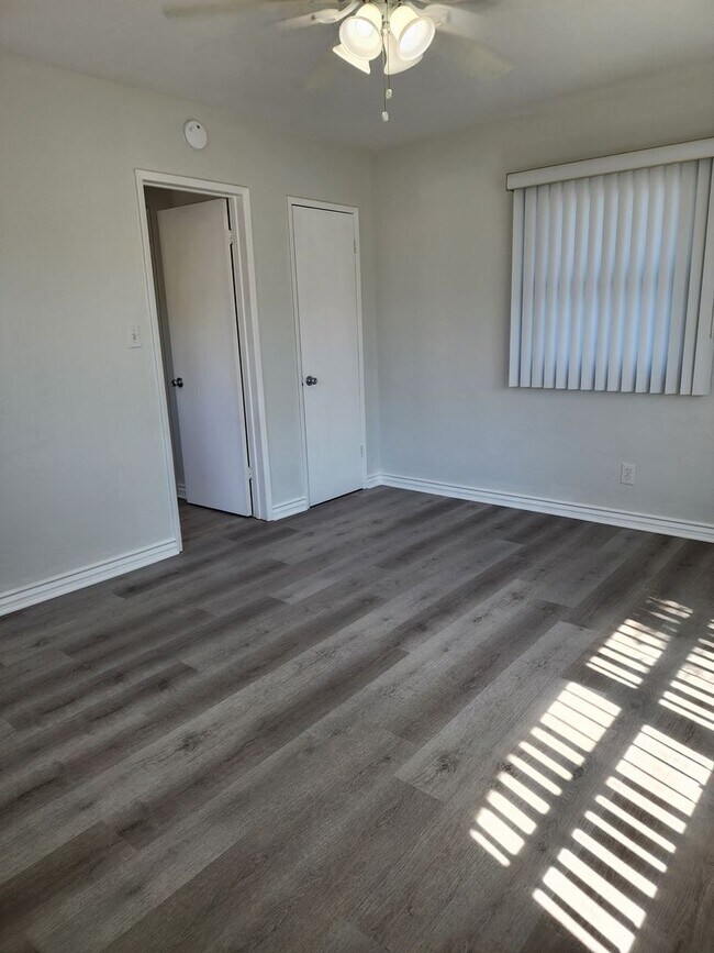 Building Photo - 4475