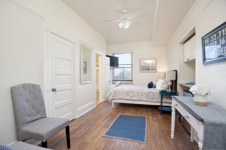 Building Photo - 2121 1st Ave