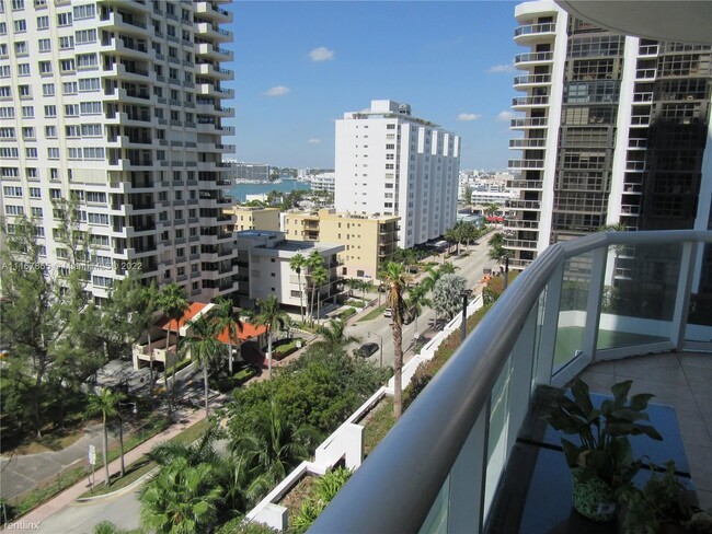 Building Photo - 2 br, 2 bath Condo - 6365 Collins Ave Full...