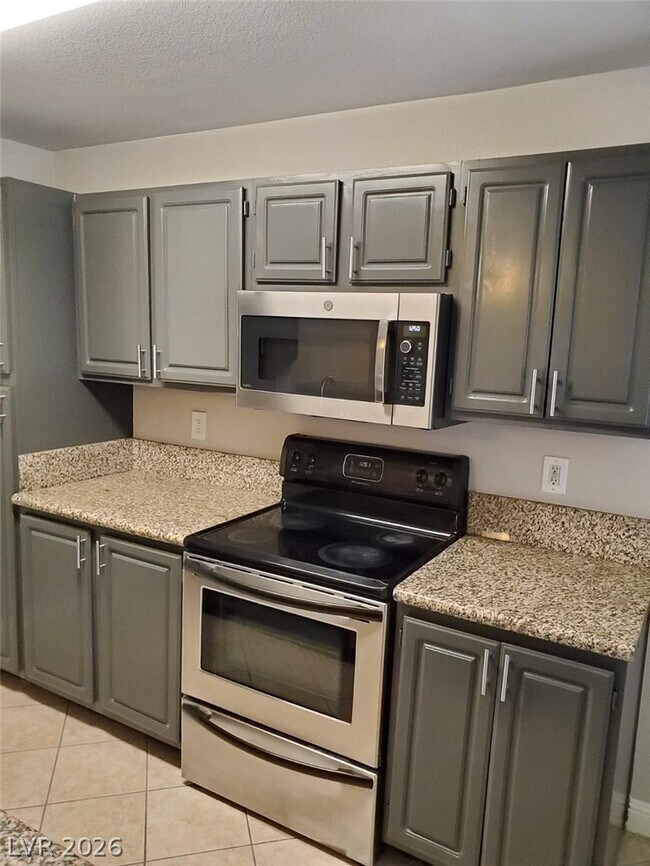 Building Photo - 5055 W Hacienda Ave