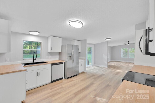 Building Photo - 166 Crystal Bay Dr