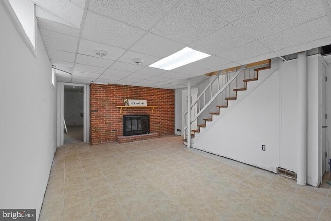 Building Photo - 9201 Rosemont Dr