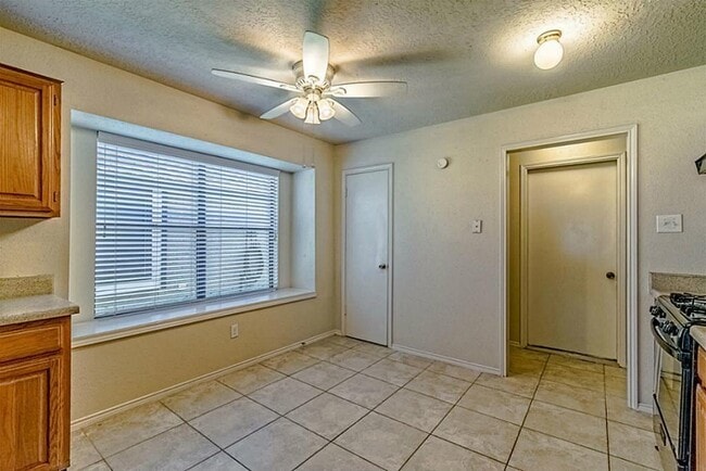 Building Photo - 21423 Golden Dove Dr