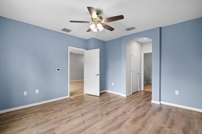 Building Photo - Stunning  2-bedr 2-bath+ Den/office home located in the desirable Lindsford in Fort Myers