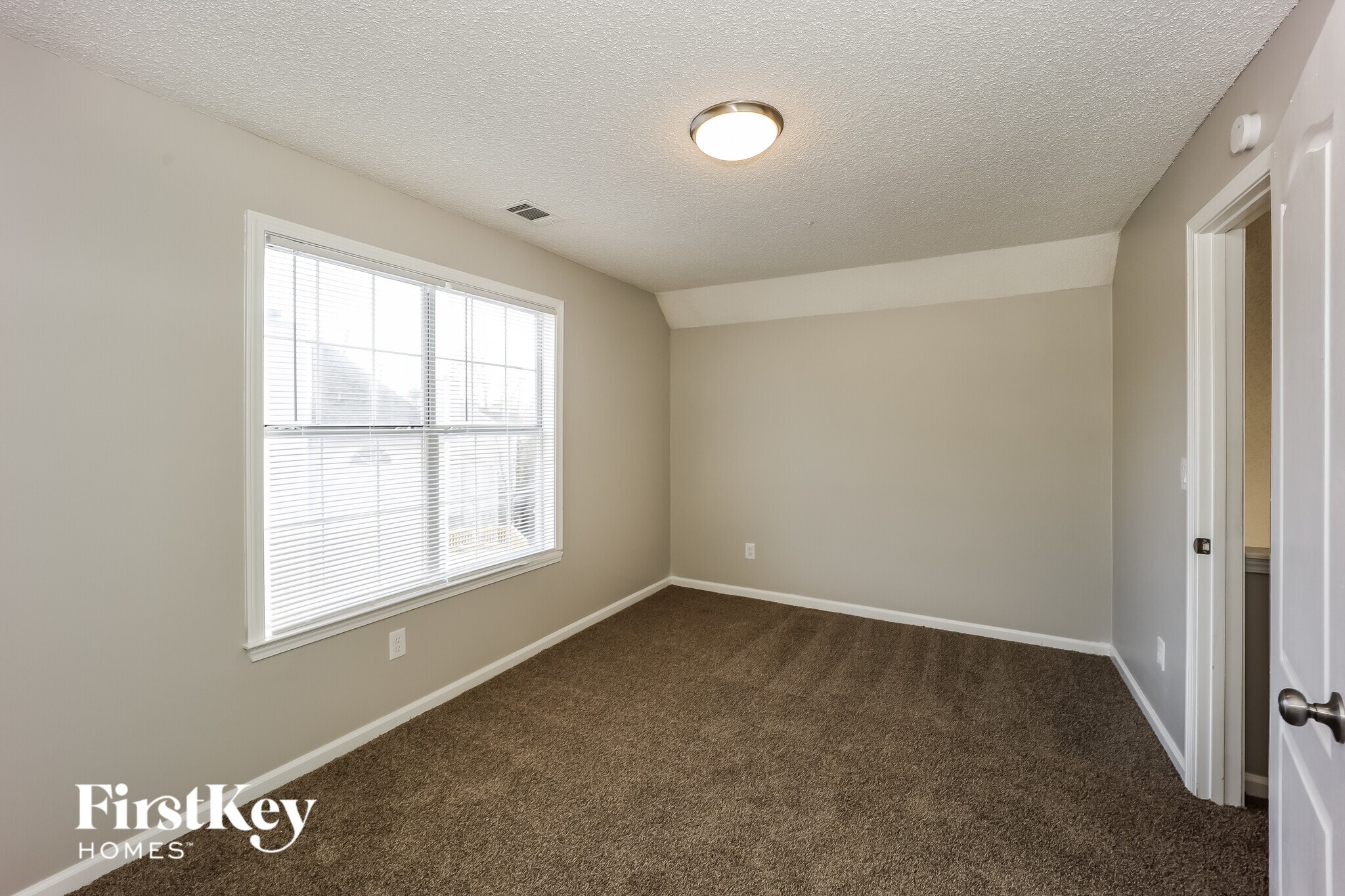 Building Photo - 1127 Forest Glen