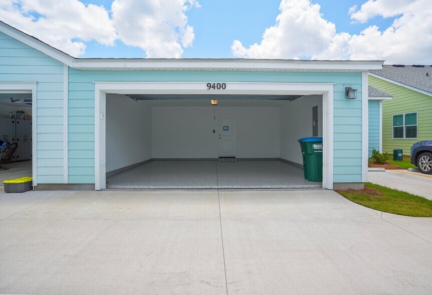 Building Photo - 9400 Daydream Dr