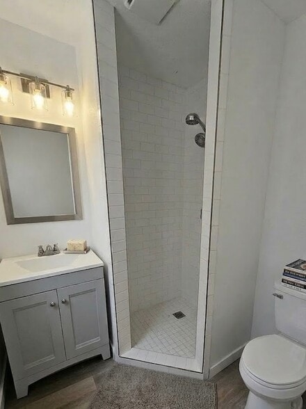 Building Photo - 4306 N Ella Rd