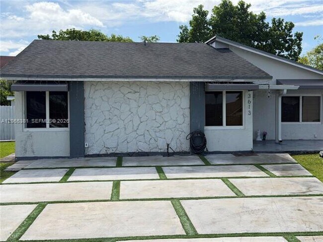 Building Photo - 3613 SW 112th Pl