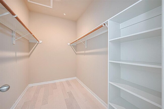 Building Photo - 7407 Golden Star Dr