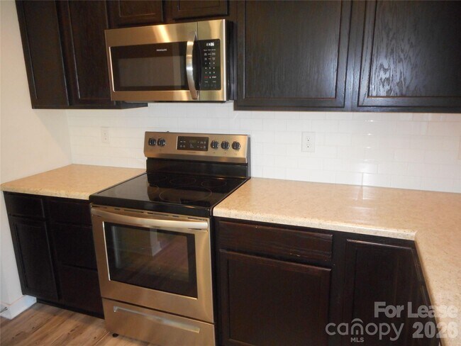Building Photo - 7156 Pitzer Dr