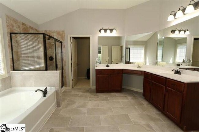 Building Photo - 204 Wild Meadow Dr