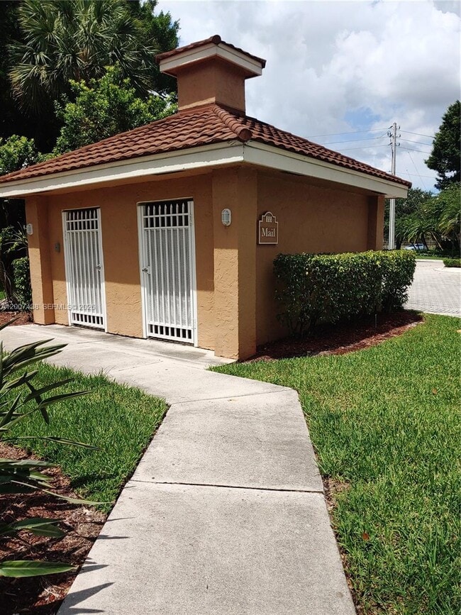 Building Photo - 704 NW 92nd Ave