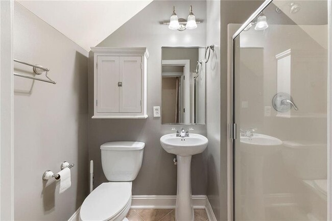 Building Photo - 267 Carlyle Park Dr