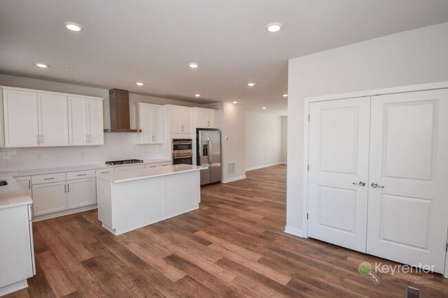 Building Photo - 4991 Franklin Cir