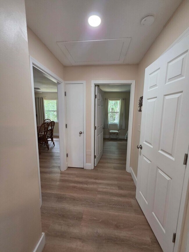 Building Photo - 3/2 Lake House