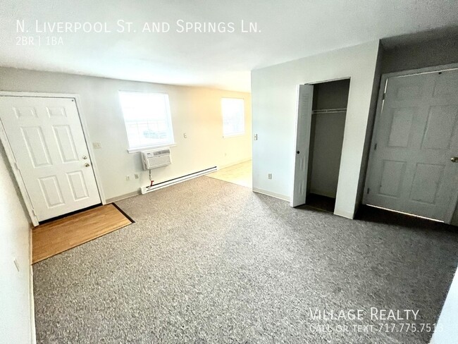 Building Photo - No steps! Affordable 2-Bed Convenient to I...