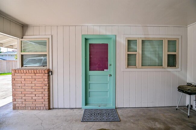 Building Photo - 4738 Merwin St