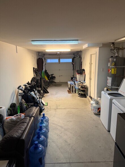 Tandem Garage - 3958 Lamont St