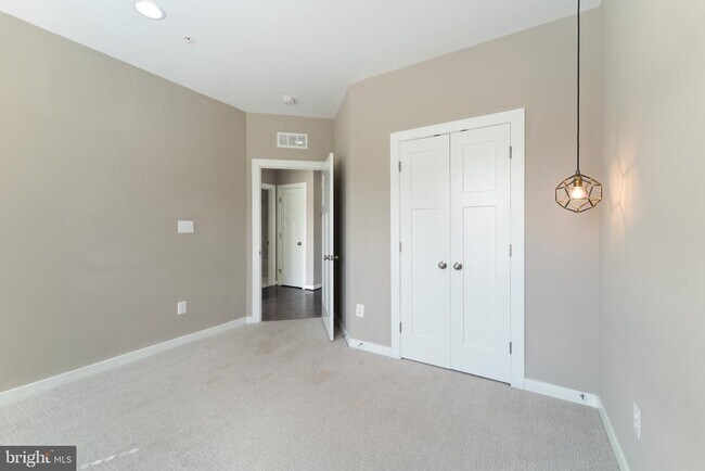 Building Photo - 10225 Hilltop Ascent Dr