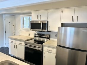 Building Photo - 1 bedroom, 1 bathroom Condo with City View!