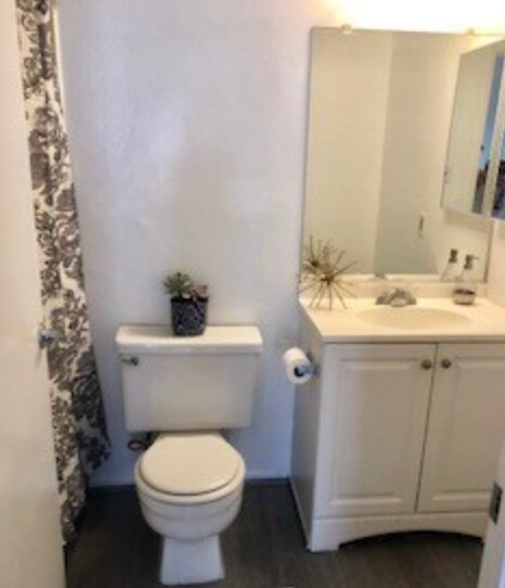 Bathroom - 5484 Dobbs St