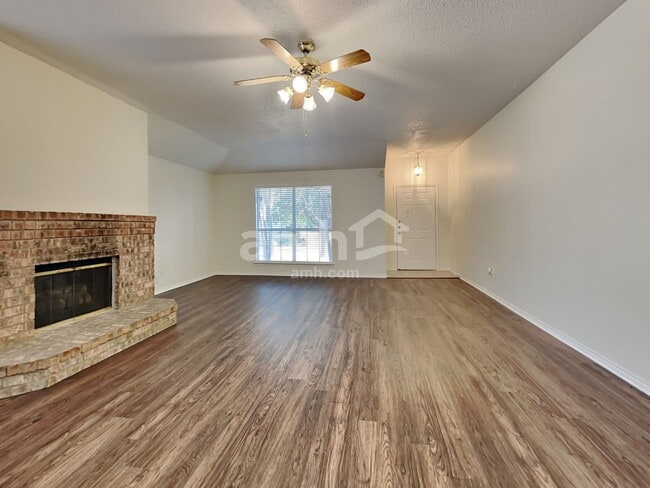 Building Photo - 2708 Emerald Ln