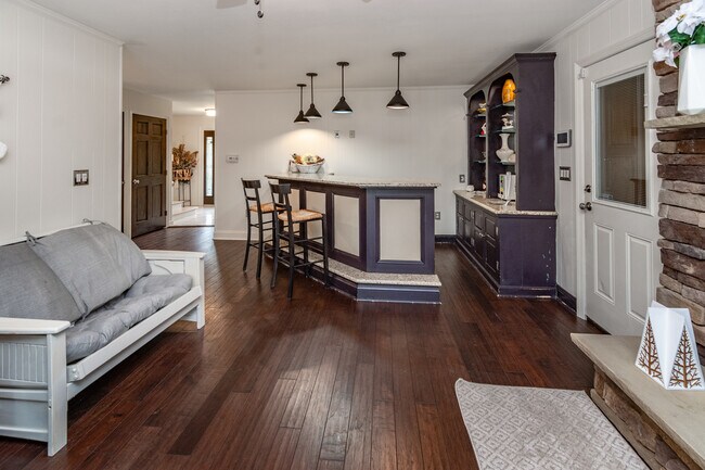 Building Photo - 230 Jacobs Creek Rd