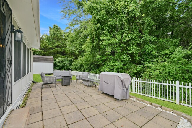 Building Photo - 209 Norwich Dr