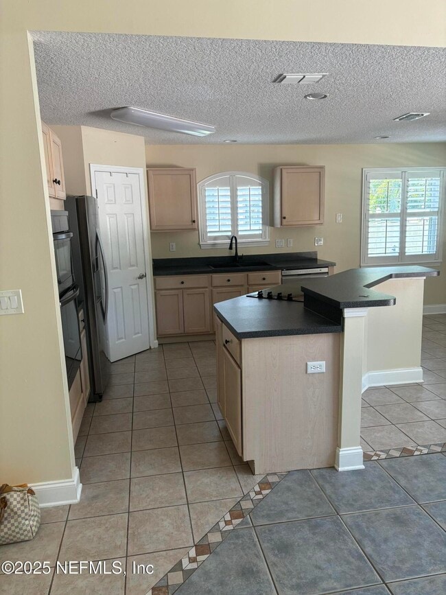 Building Photo - 1815 Kings Ct