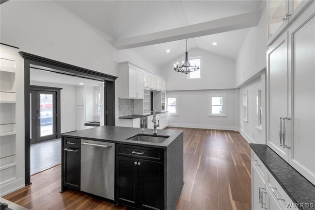 Building Photo - 9060 Main St