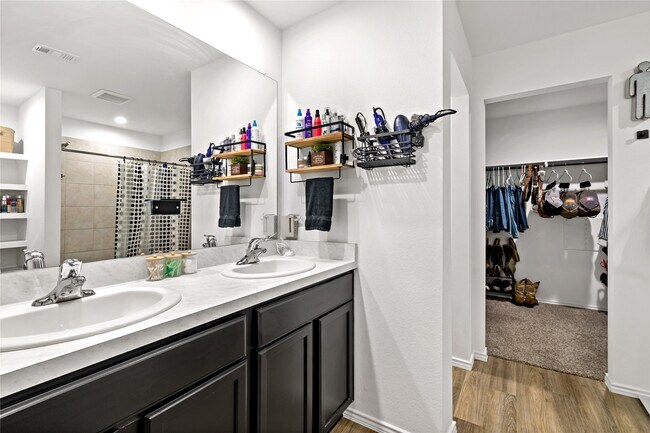 Building Photo - 21521 Starry Night Dr