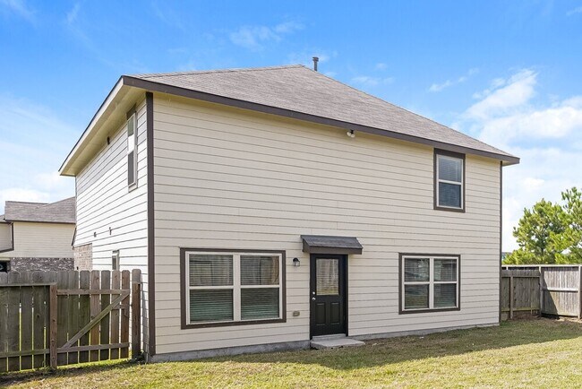 Building Photo - 8005 Wayside Village Way