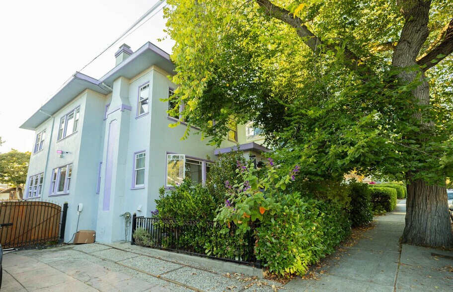 Building Photo - 3148 College Ave