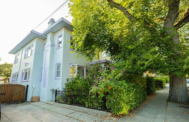 Building Photo - 3148 College Ave