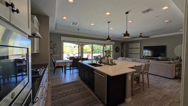 Building Photo - 11004 E Ajave Dr