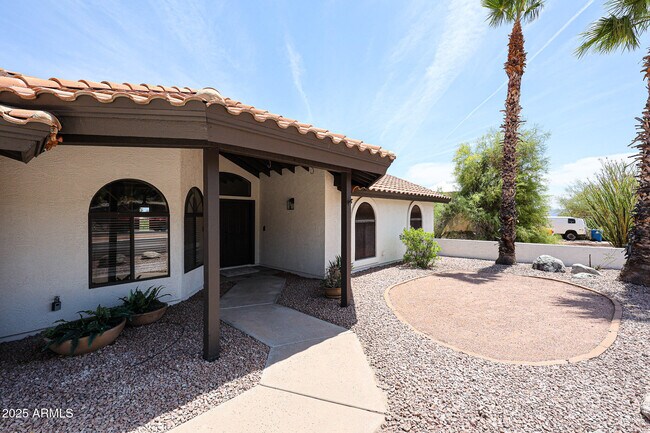 Building Photo - 15704 Cholla Dr
