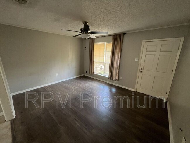 Building Photo - 5106 Tristian Ave