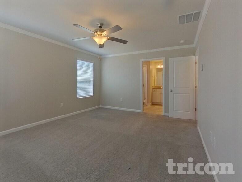 Building Photo - 831 Bryson Lake Cir