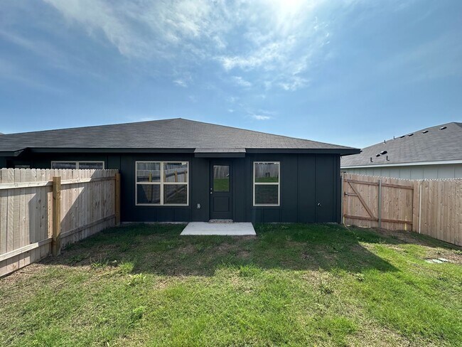 Building Photo - 506 Lost Trl