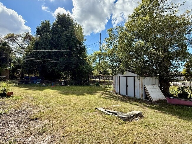 Building Photo - 1073 San Remo Ave