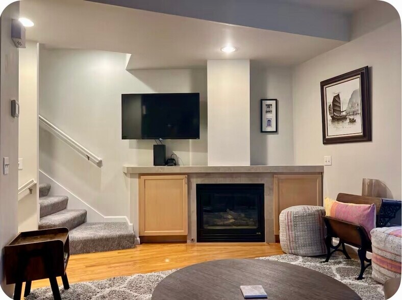 Building Photo - 4135 Chilberg Ave SW