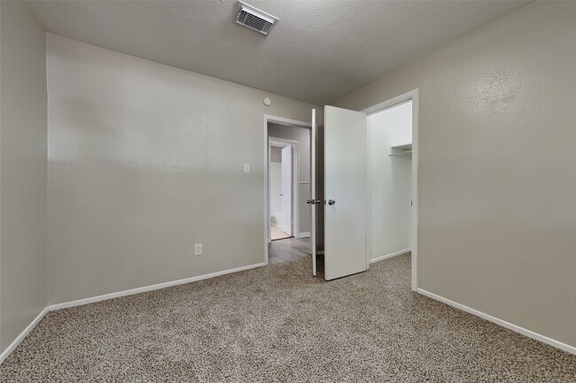 Building Photo - 7731 Bunker Wood Ln