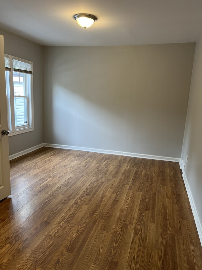 Building Photo - 9819 S Clyde Ave