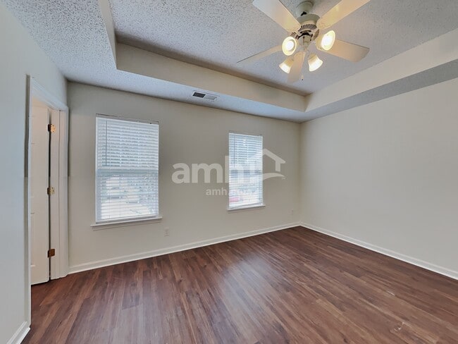 Building Photo - 125 Everett Park Dr