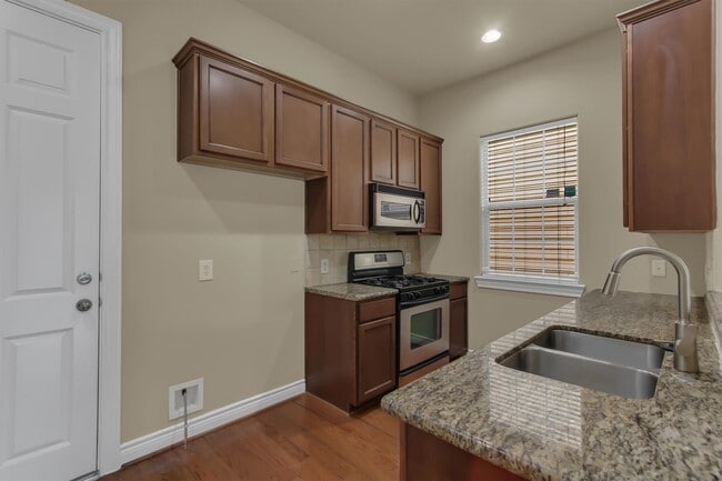 Building Photo - 9006 Lakes at 610 Dr