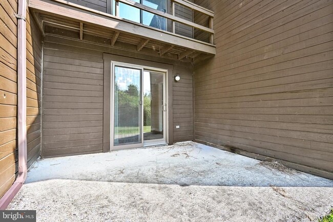 Building Photo - 1702 Village Rd
