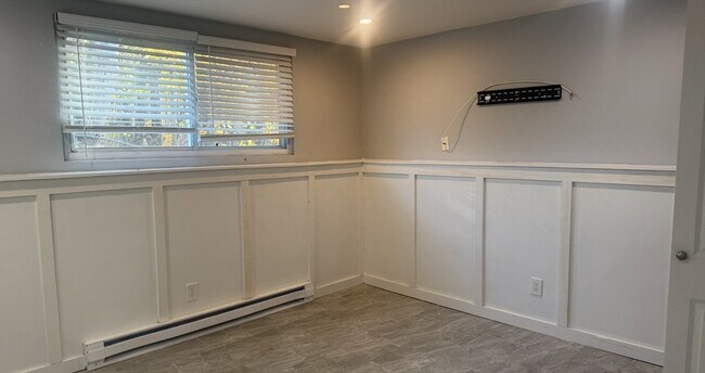 Building Photo - 333 Central St