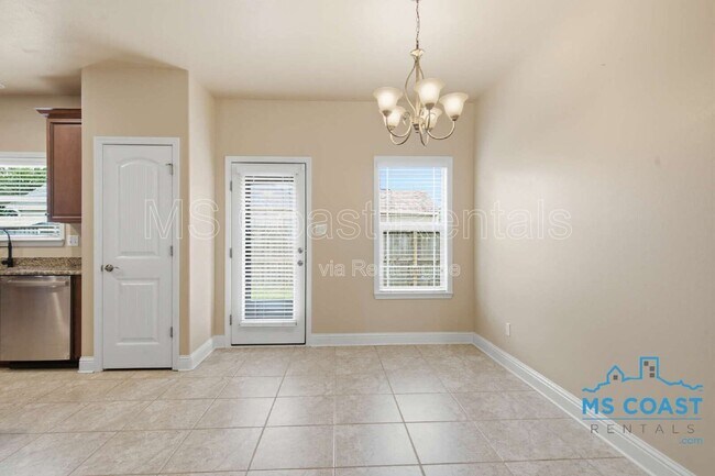 Building Photo - 915 Old Towne St